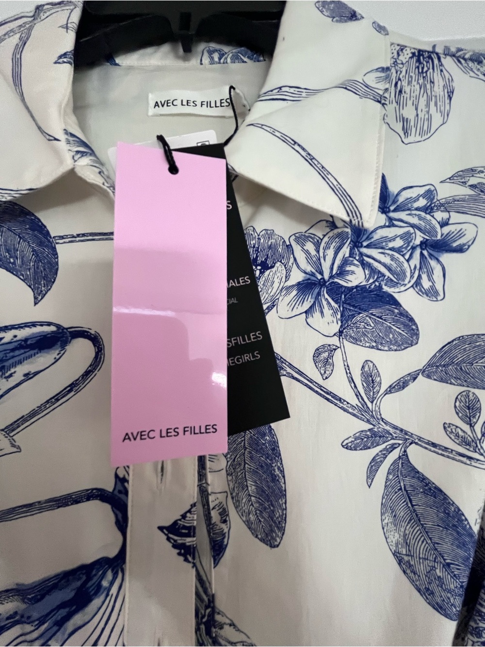 Avec Les Filles White Maxi Dress with Blue Floral Print NWT - Picture 3 of 4